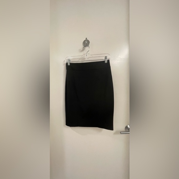 Express Pencil Skirt. Size 4 - Picture 2 of 13